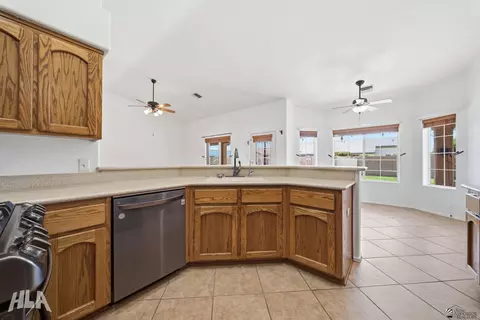 Kitchen - 10575 36 Pl, Yuma, AZ 85365 photo 2 of 3