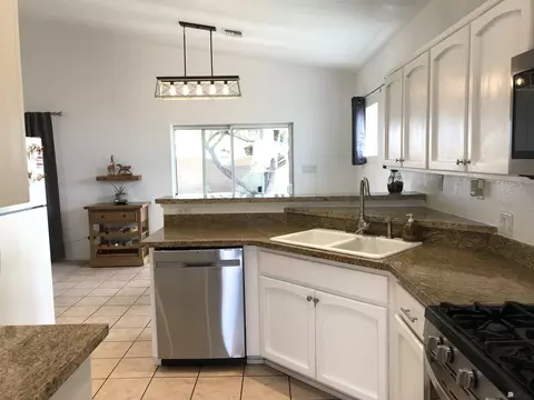 Kitchen - 10542 E 39 Pl, Yuma, AZ 85365 photo 4 of 6