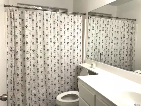 Bath - 10542 E 39 Pl, Yuma, AZ 85365 photo 4 of 4