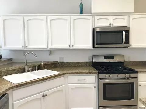 Kitchen - 10542 E 39 Pl, Yuma, AZ 85365 photo 3 of 6
