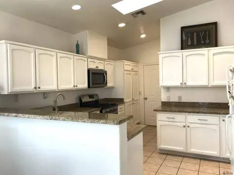 Kitchen - 10542 E 39 Pl, Yuma, AZ 85365 photo 2 of 6