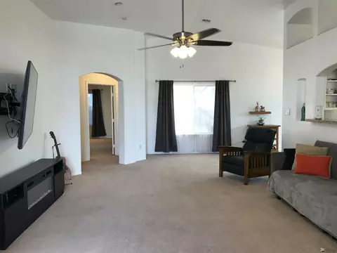 Living - 10542 E 39 Pl, Yuma, AZ 85365 photo 2 of 3