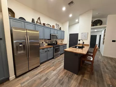 Kitchen - 11137 E 27 St, Yuma, AZ 85367 photo 2 of 3