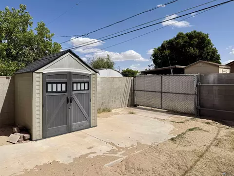 Exterior - 1113 E Corona Dr, Yuma, AZ 85365 photo 6 of 8