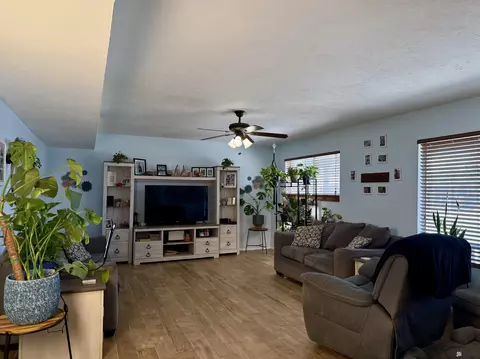 Living - 1113 E Corona Dr, Yuma, AZ 85365 photo 2 of 3