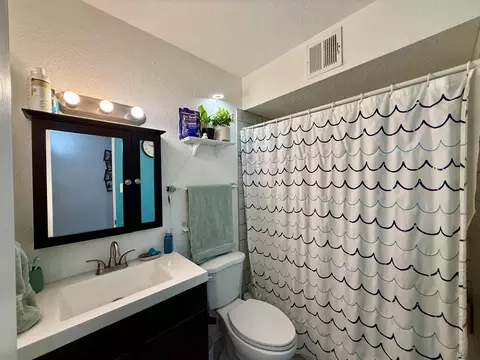 Bath - 1113 E Corona Dr, Yuma, AZ 85365 photo 1 of 2
