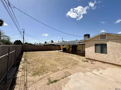 Exterior - 1113 E Corona Dr, Yuma, AZ 85365 photo 2 of 8
