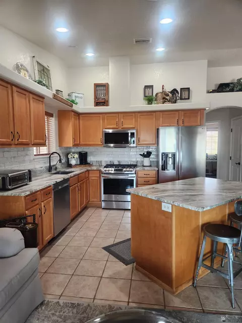Kitchen - 11633 E 28 Pl, Yuma, AZ 85367 photo 4 of 4