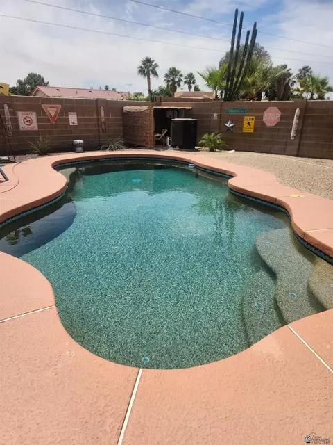 Exterior - 11633 E 28 Pl, Yuma, AZ 85367 photo 9 of 11