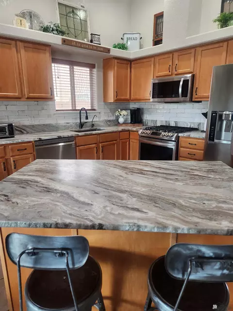 Kitchen - 11633 E 28 Pl, Yuma, AZ 85367 photo 3 of 4