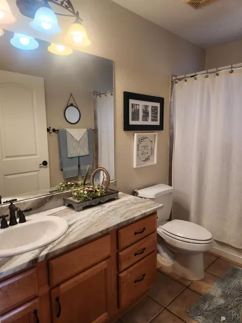 Bath - 11633 E 28 Pl, Yuma, AZ 85367 photo 5 of 5