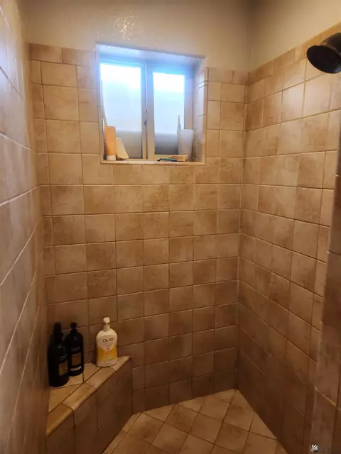 Bath - 11633 E 28 Pl, Yuma, AZ 85367 photo 2 of 5