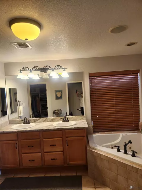 Bath - 11633 E 28 Pl, Yuma, AZ 85367 photo 1 of 5