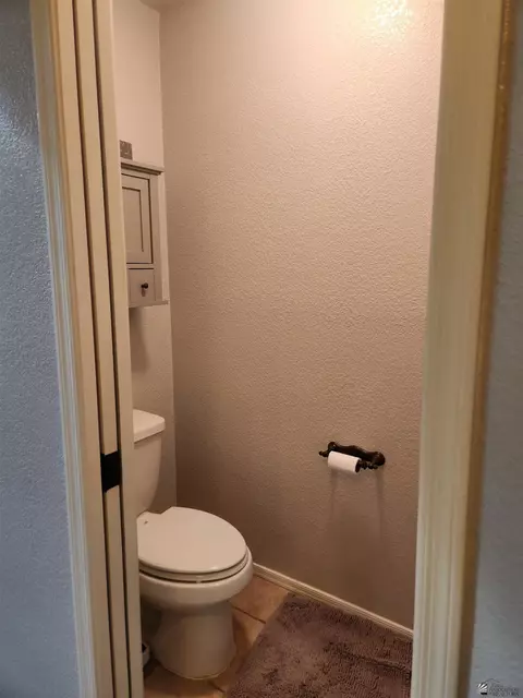 Bath - 11633 E 28 Pl, Yuma, AZ 85367 photo 4 of 5