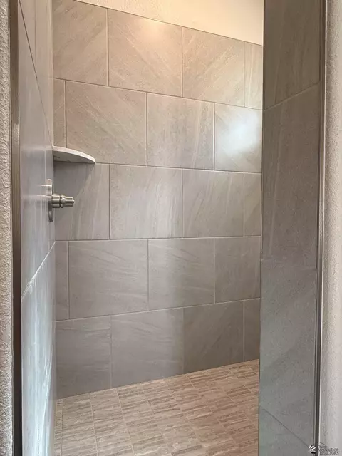 Bath - 8564 E Desert Spring Dr, Yuma, AZ 85365 photo 4 of 5