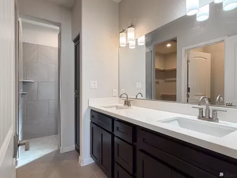 Bath - 8564 E Desert Spring Dr, Yuma, AZ 85365 photo 2 of 5