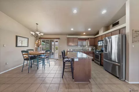 Kitchen - 11598 E 27 St, Yuma, AZ 85367 photo 1 of 3