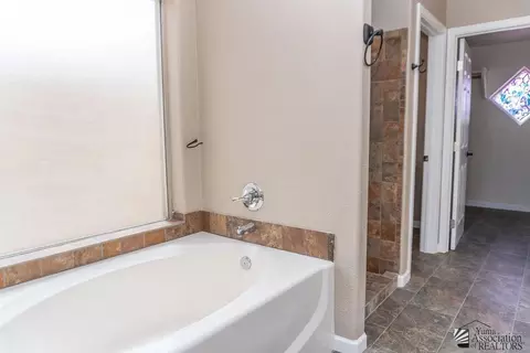 Bath - 10632 E 34 Pl, Yuma, AZ 85365 photo 2 of 8