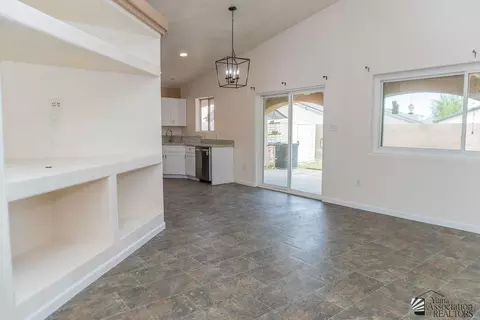 Living - 10632 E 34 Pl, Yuma, AZ 85365 photo 4 of 8