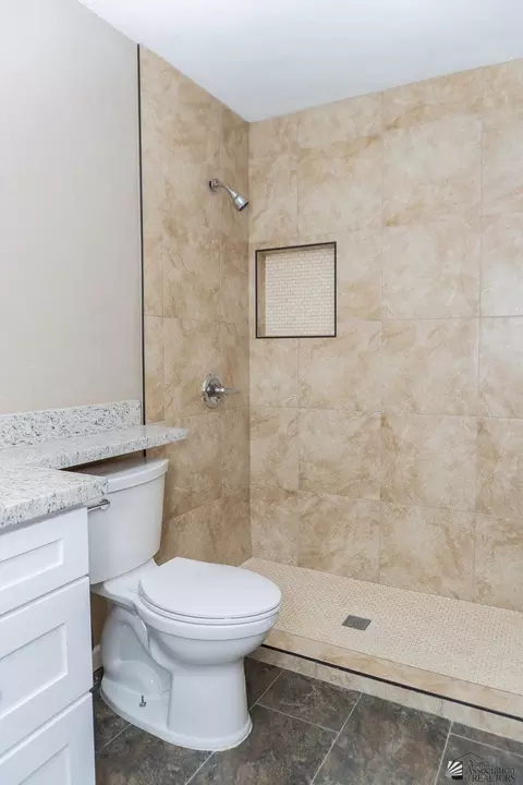 Bath - 10632 E 34 Pl, Yuma, AZ 85365 photo 8 of 8