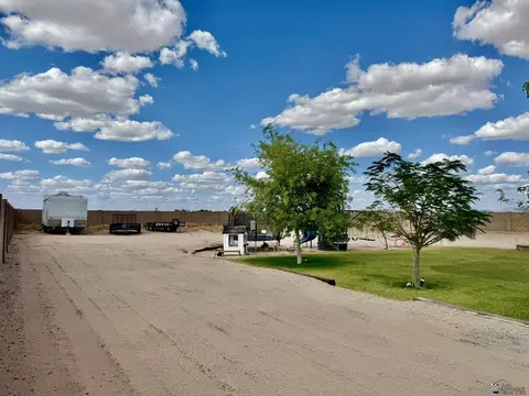 Exterior - 3556 E Corso Cavallo Ln, Yuma, AZ 85365 photo 7 of 14