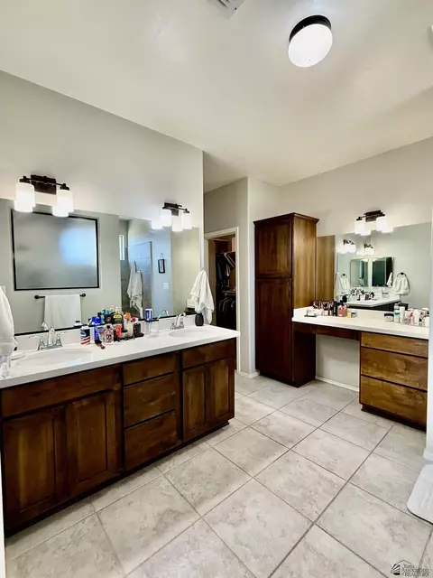Bath - 3556 E Corso Cavallo Ln, Yuma, AZ 85365 photo 3 of 4
