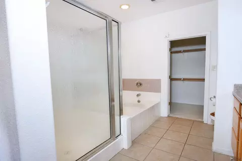 Bath - 12222 E 33 Pl, Yuma, AZ 85367 photo 2 of 3