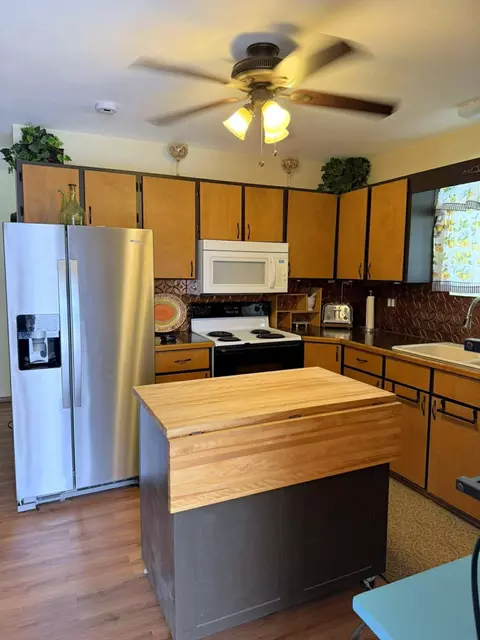 Kitchen - 13218 E 47 Dr, Yuma, AZ 85367 photo 4 of 5