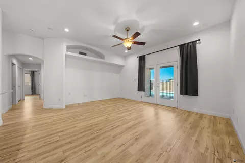 Living - 11632 E 28 Pl, Yuma, AZ 85367 photo 4 of 6