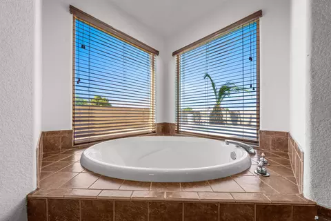Bath - 11632 E 28 Pl, Yuma, AZ 85367 photo 2 of 4