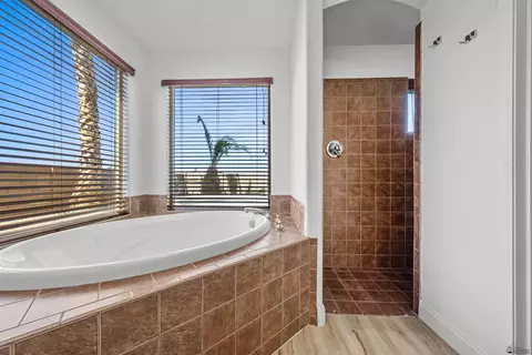 Bath - 11632 E 28 Pl, Yuma, AZ 85367 photo 3 of 4