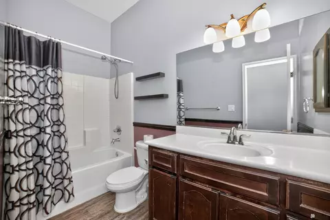 Bath - 10215 E 39 St, Yuma, AZ 85367 photo 2 of 2