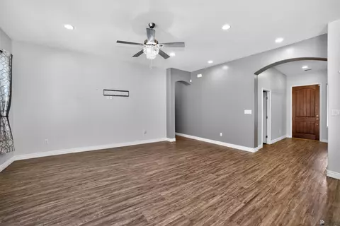 Living - 10215 E 39 St, Yuma, AZ 85367 photo 3 of 4