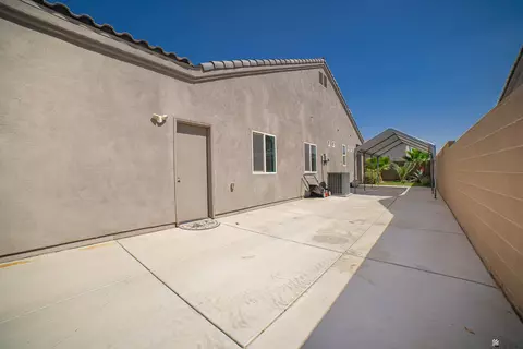 Exterior - 10215 E 39 St, Yuma, AZ 85367 photo 5 of 9