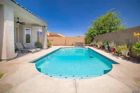Exterior - 10215 E 39 St, Yuma, AZ 85367 photo 8 of 9