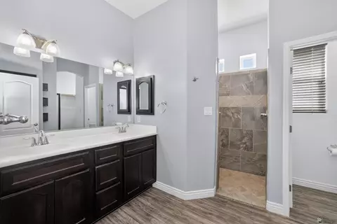 Bath - 10215 E 39 St, Yuma, AZ 85367 photo 1 of 2