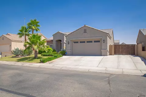 Exterior - 10215 E 39 St, Yuma, AZ 85367 photo 3 of 9
