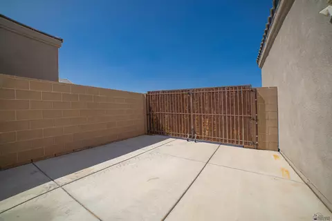 Exterior - 10215 E 39 St, Yuma, AZ 85367 photo 6 of 9