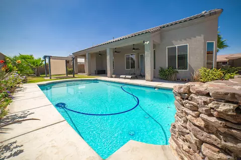 Exterior - 10215 E 39 St, Yuma, AZ 85367 photo 7 of 9