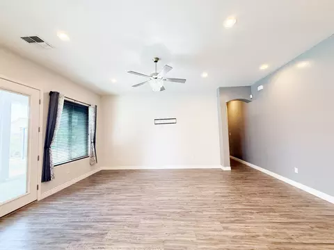 Living - 10215 E 39 St, Yuma, AZ 85367 photo 3 of 3