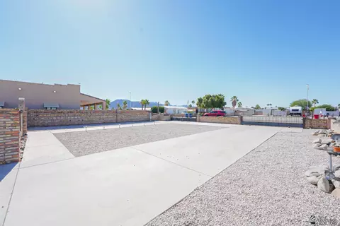 Exterior - 13802 E 47 St, Yuma, AZ 85367 photo 2 of 11