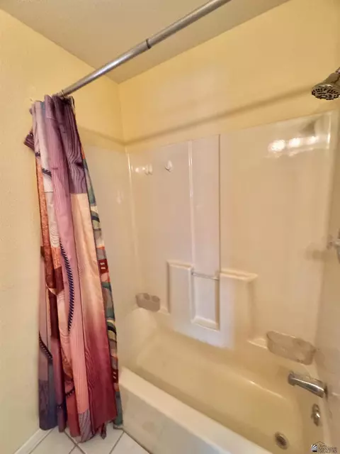 Bath - 13802 E 47 St, Yuma, AZ 85367 photo 2 of 4