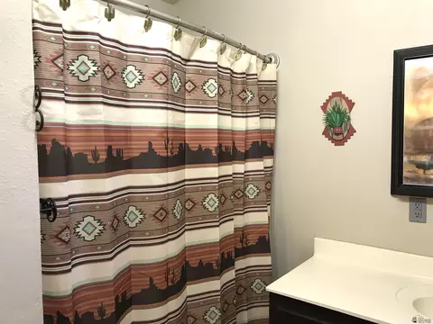 Bath - 13132 E 43 Ln, Yuma, AZ 85367 photo 1 of 4