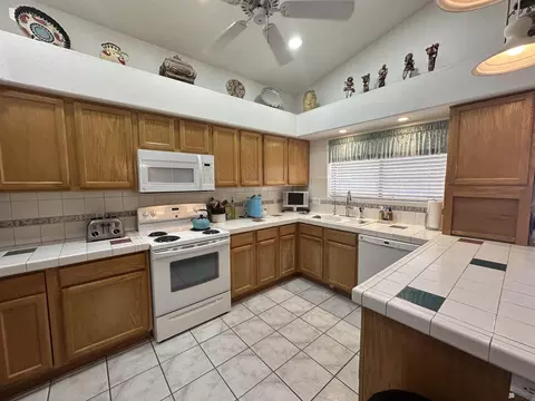 Kitchen - 14186 E 51 Pl, Yuma, AZ 85367 photo 3 of 9