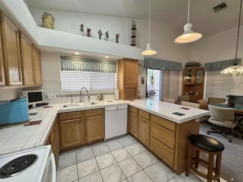 Kitchen - 14186 E 51 Pl, Yuma, AZ 85367 photo 6 of 9