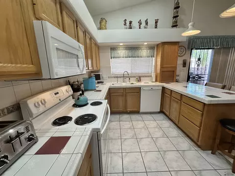 Kitchen - 14186 E 51 Pl, Yuma, AZ 85367 photo 5 of 9