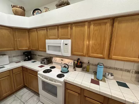 Kitchen - 14186 E 51 Pl, Yuma, AZ 85367 photo 4 of 9