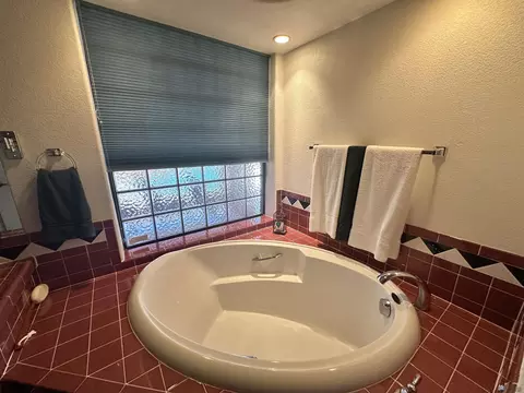 Bath - 14186 E 51 Pl, Yuma, AZ 85367 photo 3 of 4