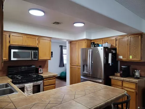 Kitchen - 11476 E 28 Pl, Yuma, AZ 85367 photo 3 of 3