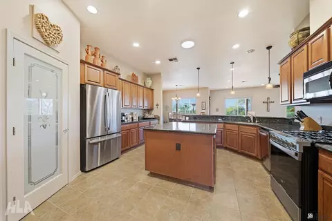 Kitchen - 14628 E 56 St, Yuma, AZ 85367 photo 4 of 5